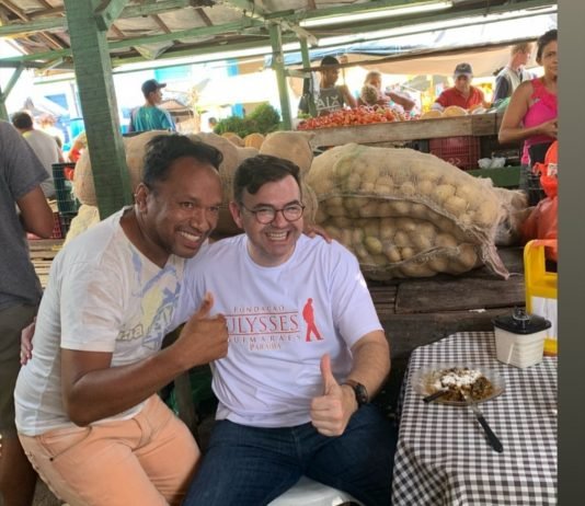 Pré-candidato a prefeito em Guarabira, Raniery Paulino visita populares na feira livre