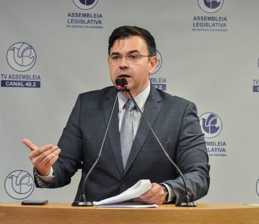 Raniery Paulino diz que a cidade de Guarabira “vive de improvisos”