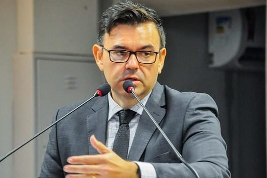 Raniery Paulino critica falta de investimentos na Rainha do Brejo