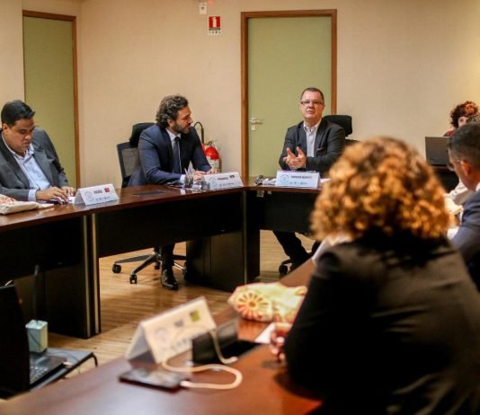Em reunião com governador de Pernambuco, secretário Gustavo Feliciano debate turismo regional