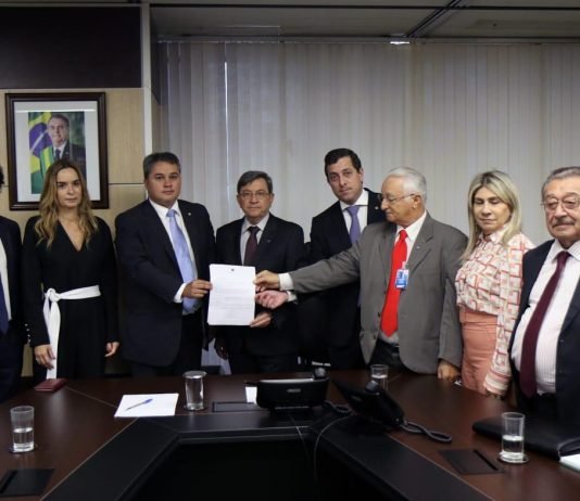 Daniella Ribeiro participa de reunião de bancada e cobra solução do DNIT para retomar obras da BR-230