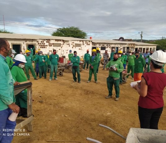 Obras do Hospital da Criança e do Adolescente são retomadas e trabalhadores são submetidos a medidas de segurança para evitar o contágio com a Covid-19