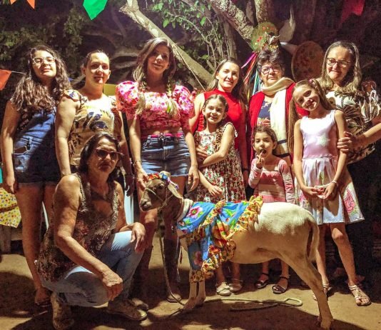 Após anos, família de Nova Palmeira se reúne para festa de São Pedro em sítio