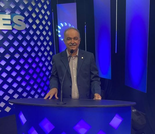 “Eu posso até não falar bonito como o senhor, mas eu tenho ações “, diz Inácio Falcão à Bruno Cunha Lima no debate da TV Arapuan