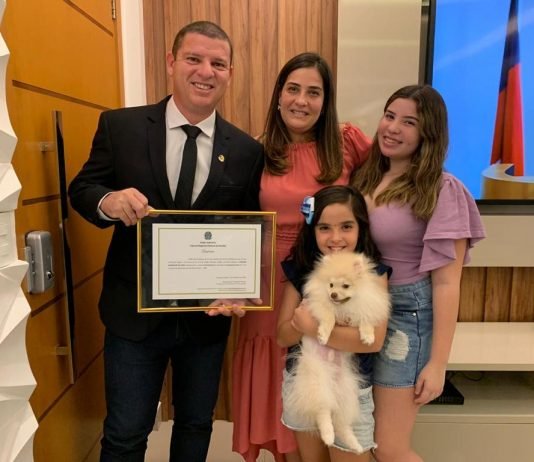 Vereador Dinho é diplomado ao lado da família e afirma que terá um mandato proativo na CMCG