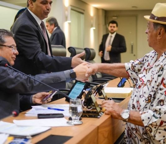 Justa homenagem: Adriano Galdino apresenta projeto para transformar 2021 no “Ano Cultural Genival Lacerda”