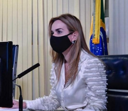 Daniella Ribeiro reforça necessidade de compra de vacinas para frear mortes pela covid-19 no Brasil