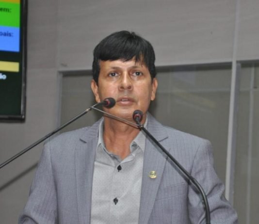 Vereador Rostand Paraíba solicita da PMCG reforma da “Praça do Capitólio”