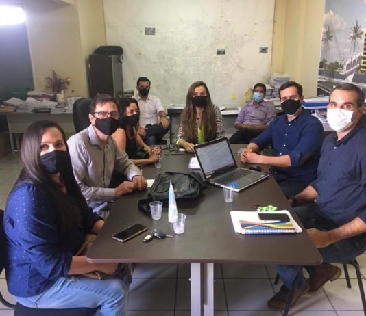 Vice-prefeito e secretária de Obras recebem construtores para atender demandas