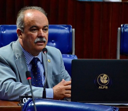 Inácio Falcão anuncia asfalto da estrada entre Soledade a Gurjão, e lista outros pleitos para o Cariri. CONFIRA!