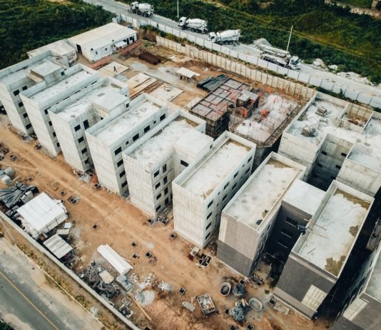 Negócio Imobiliário: Especialista dá dicas de como realizar uma compra de imóvel segura e rentável