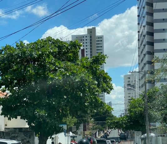 No centro de CG: ampliação de calçadas estreita rua e provoca congestionamentos