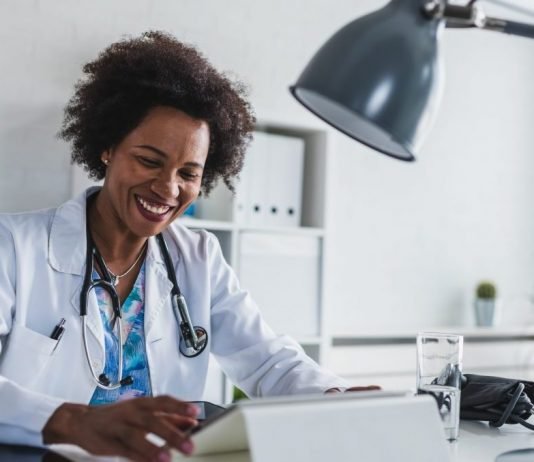 Hapvida abre vagas para médicos na área de telemedicina