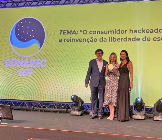 Jaqueline Sena ganha Prêmio Conarec pela Hapvida