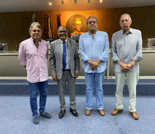 Presidente da Câmara de CG recebe visita de representantes do setor industrial
