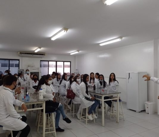 Em Campina Grande, UNINASSAU recebe estudantes de escola técnica de Remígio