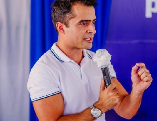 Bruno Roberto desmente informações falsas sobre multa por conta de outdoor com Bolsonaro