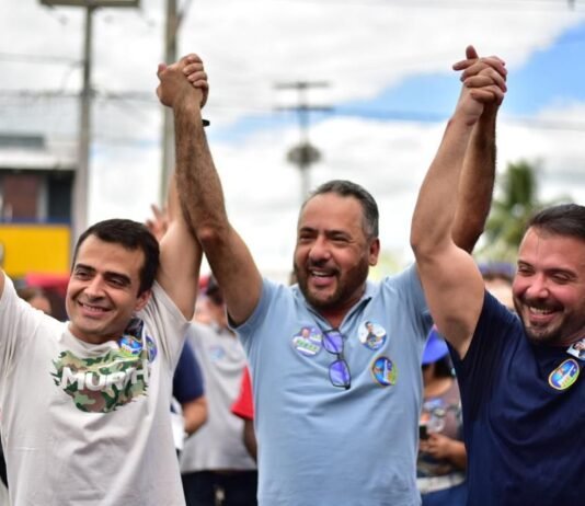 Em Mogeiro, Bruno Roberto recebe carinho da população ao lado do prefeito Antônio Ferreira