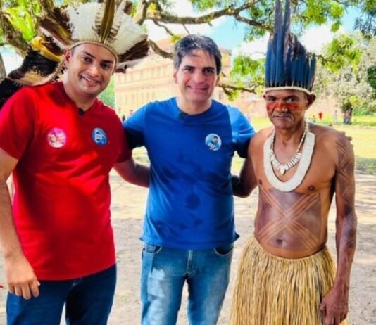 Murilo prestigia abertura dos Jogos Indígenas em Rio Tinto e recebe Cocar do vereador Luan Potiguara