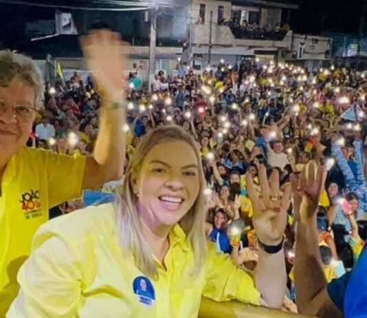 Murilo é saudado por multidão em caminhada e comício ao lado de João Azevêdo e Aliny Povão em Cruz do Espírito Santo