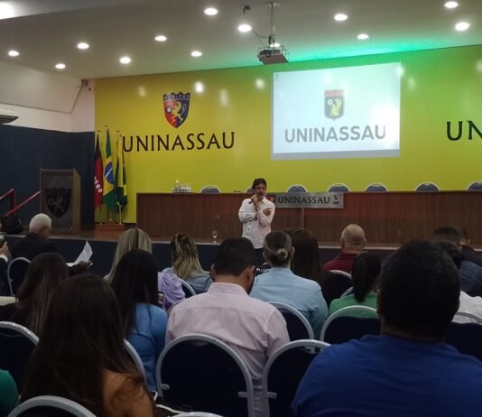 Centro universitário realiza aula magna com Jessier Quirino