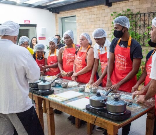 Minhoto leva projeto de incentivo à leitura e escrita para estudantes da Paraíba