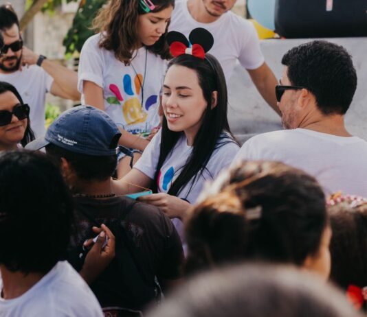 Campina Grande: projeto social “Doando Sorrisos” distribui presentes com crianças carentes