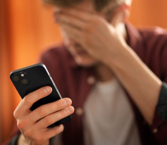 Psicólogo explica como lidar linchamento virtual