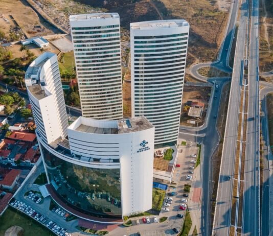 Venha morar num flat com acesso a múltiplos serviços em Campina Grande