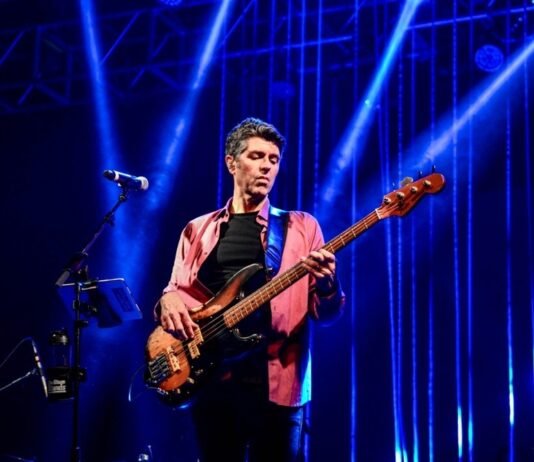 Leoni celebra suas quatro décadas de carreira em show no Seis e Meia