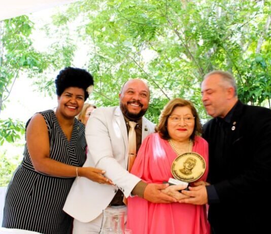 Câmara de Campina Grande concede Medalha de Honra ao Mérito Municipal a ex-vereadora Maria Lopes Barbosa; proposta é de Anderson Pila