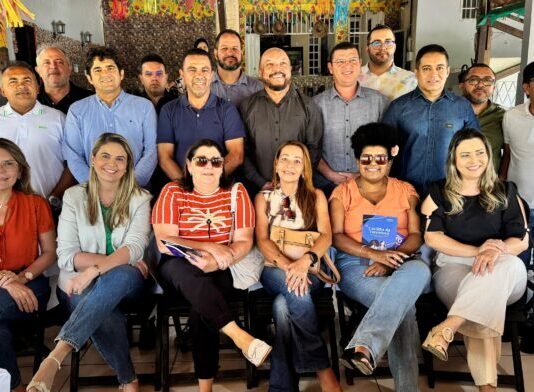 Saulo Germano reúne vereadores antes da abertura dos trabalhos na CMCG