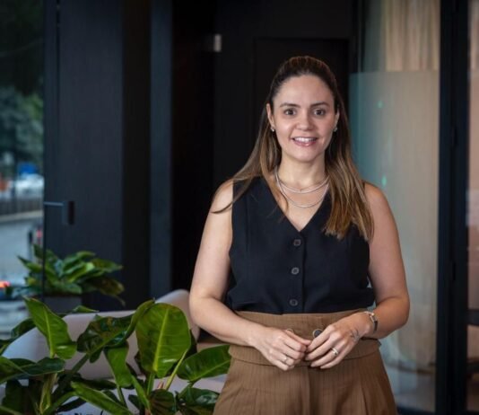 Com oportunidades de crescimento e independência, mulheres apostam em carreira no mercado financeiro