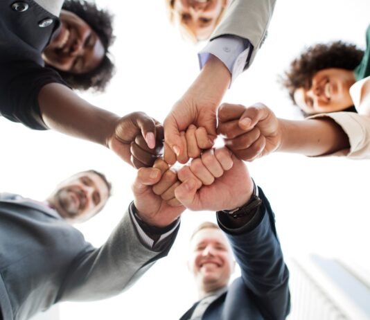 Na contramão dos EUA, mercado brasileiro intensifica compromisso com ações de diversidade e inclusão