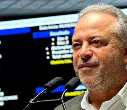 Anderson Pila comenta sobre aprovação da PEC da Blindagem: “retrocesso”