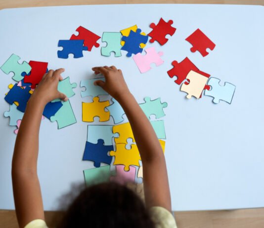 Abril Azul: a atuação do psicólogo no tratamento de pessoas com TEA