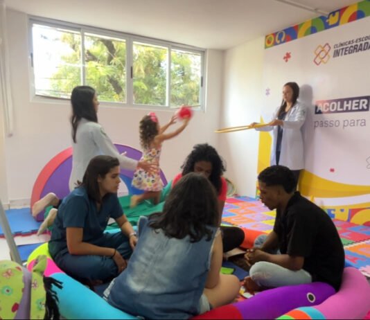 Publicado edital de iniciativa que oferta 100 bolsas de graduação EaD gratuitas para pessoas com TEA e mães de crianças autistas