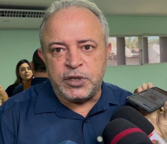 Vereador Anderson Pila formaliza denúncia no Ministério da Saúde sobre atraso nos pagamentos de servidores da saúde de Campina Grande