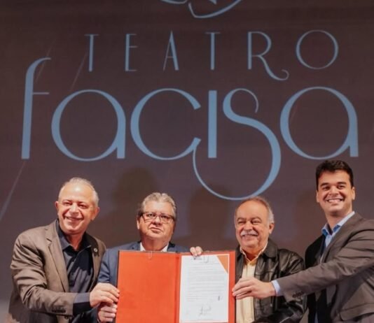 Anderson Pila representa a CMCG em assinatura de convênio do governo com hospitais de Campina Grande