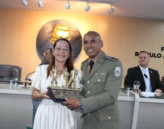 Vereadora Aninha Cardoso concede Título de Cidadania Campinense ao comandante-geral da PM da Paraíba