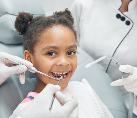 Saiba a importância de cuidar da saúde bucal das crianças