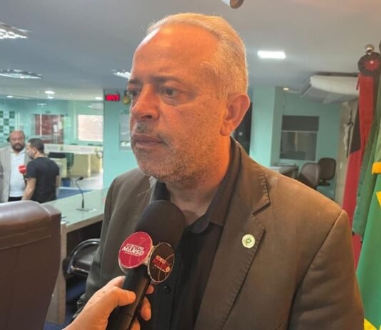 Anderson Pila diz que prefeitura não administra Campina e tenta enganar o povo com obras faraônicas