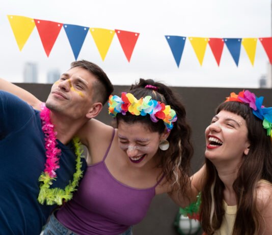 Dicas de cuidados com a alimentação e bebida no Carnaval