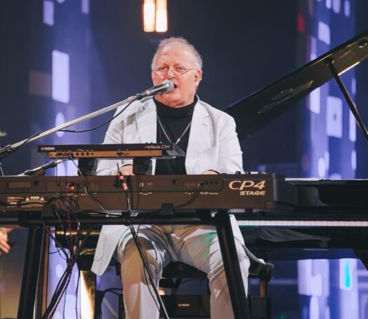 Guilherme Arantes celebra 50 anos de carreira com a turnê “50 Anos-Luz” dia 10 de abril no Teatro Pedra do Reino