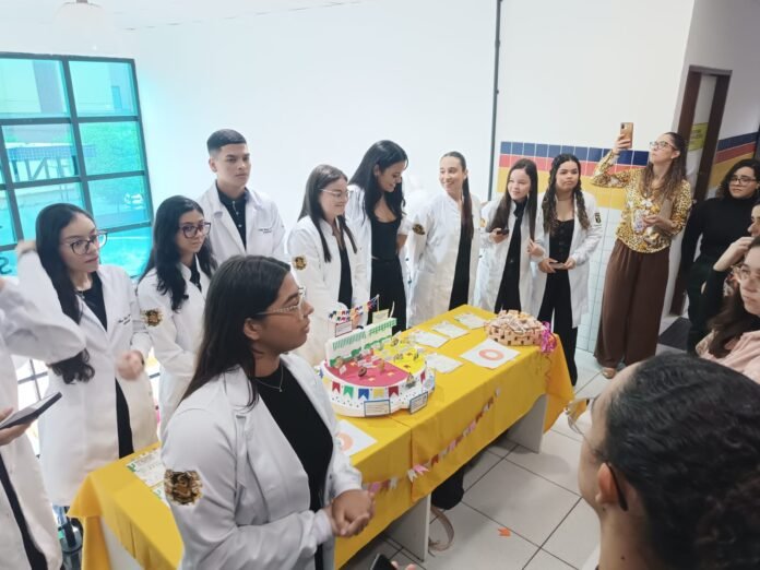 1- Estudantes de Enfermagem na ExpoDpt- Foto Renato Araújo (1)