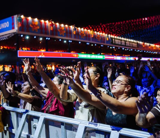 Noite de fé e louvor conduziu a programação do Palco Principal do Maior São João do Mundo nesta terça-feira (16)