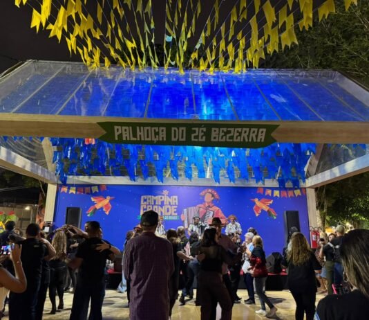Forrozeiros aproveitam programação cultural espalhada pelo Parque do Povo e Parque Evaldo Cruz no primeiro “sextou” d’O Maior São João do Mundo