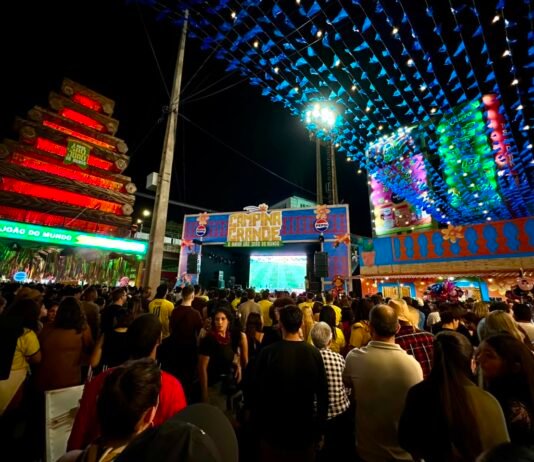 Noite dos namorados transforma Parque do Povo em templo de celebração do amor romântico