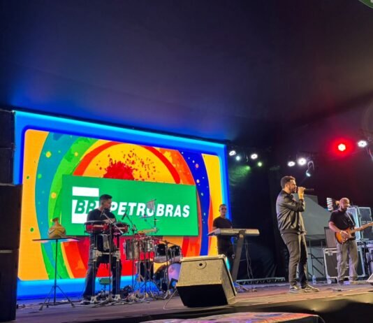 Mais uma segunda-feira repleta de programação cultural nos palcos espalhados pelo Maior São João do Mundo
