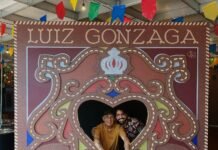 Celebrando a parceria que nutriu por anos com o Rei do Baião, Fagner visita exposição sobre Luiz Gonzaga n’O Maior São João do Mundo neste sábado (20)